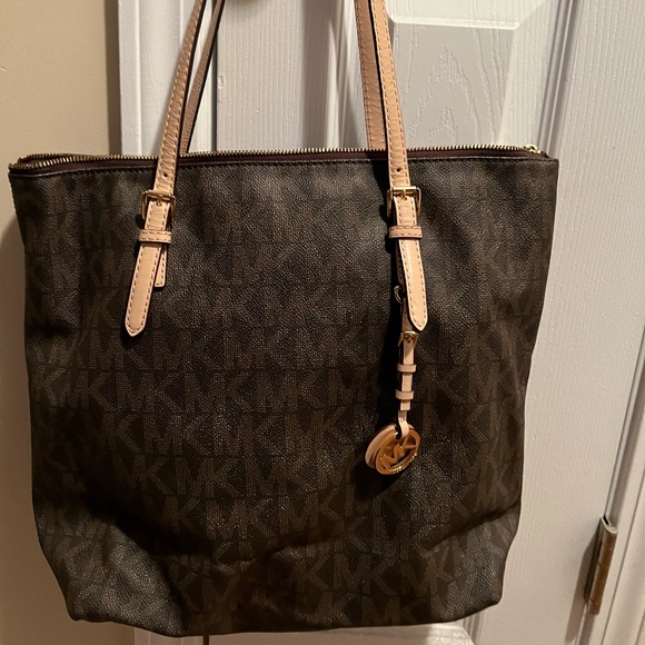 Michael Kors Signature - Picture 1 of 3